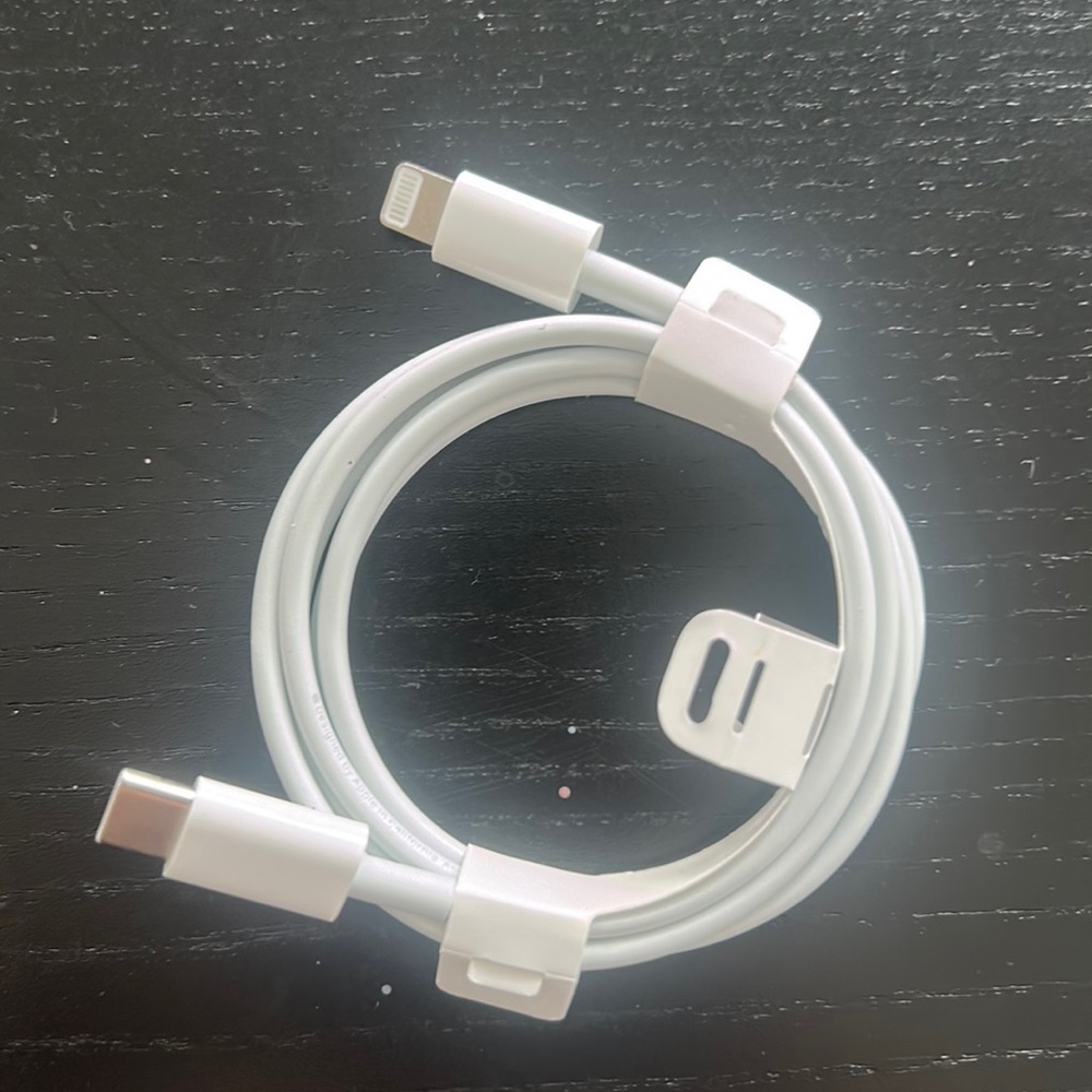 BRAND NEW Apple USB-C Lightening Cable